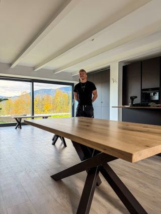 „Podnože teď ladí se zbytkem interiéru! 🎨 A Stačí nám říct barvu podle vzorníku RAL.“ #luxusninabytek #beskydy #doyem...