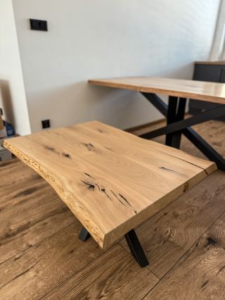 Rozkaz zněl jasně. Stoly ve stylu Wabi-Sabi (zdůraznění přírodní krásy a jejích nedokonalostí). Takže vybrat ty nejstarší...